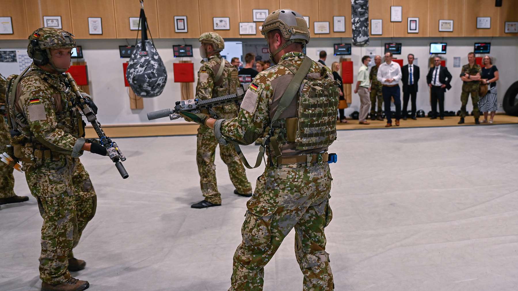 Elite unit open to women: German military introduces new recruitment test for special forces