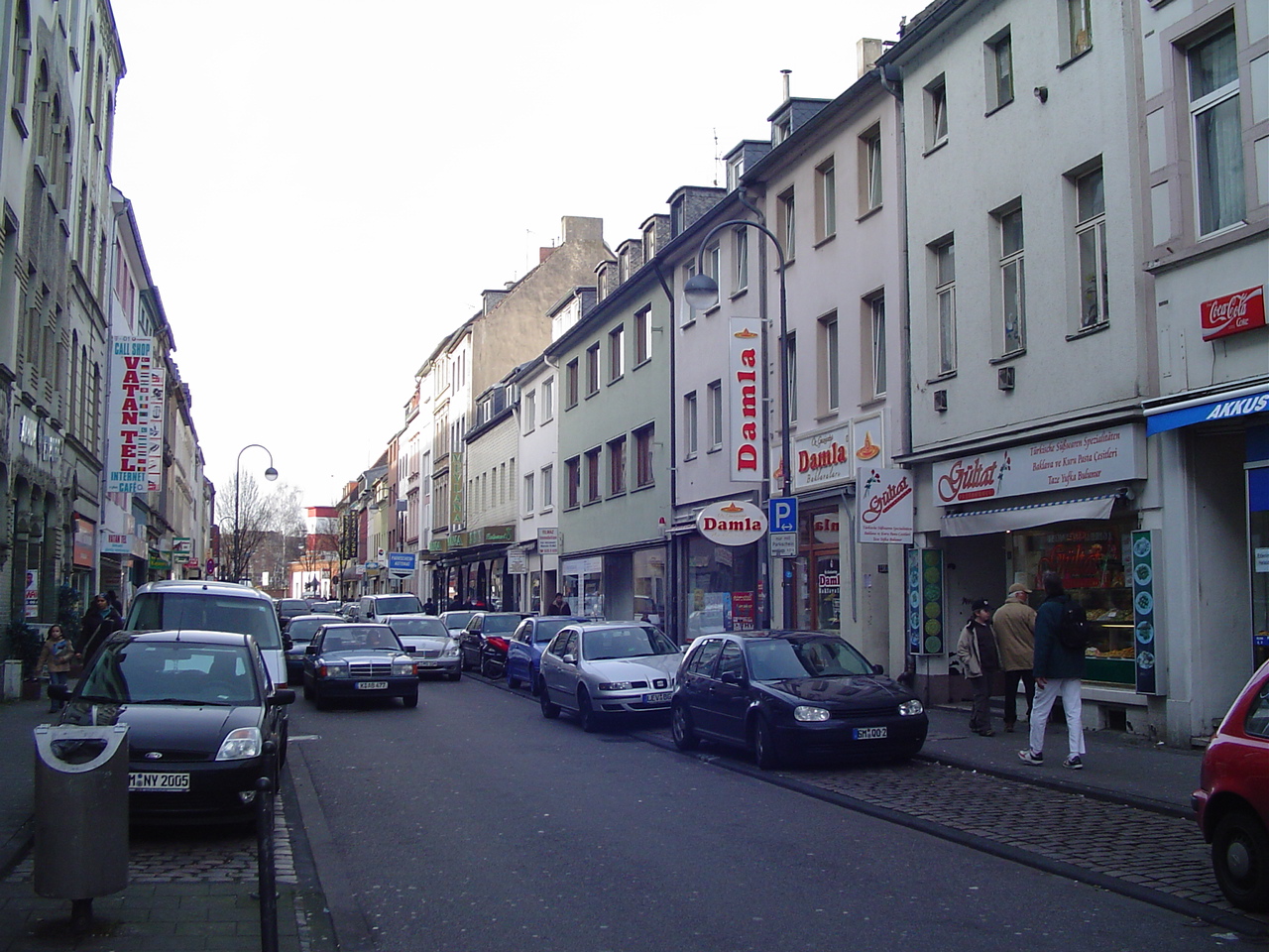 Again incendiary devices and explosions in Cologne, hand grenade discovered under a torched car